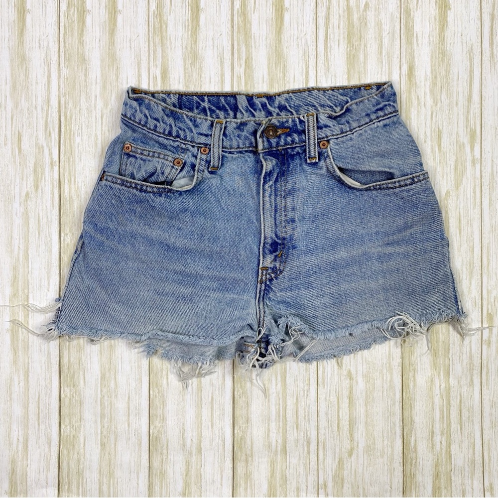 Vintage Levi’s 550 Light Wash Denim Cut Off Blue Jean Shorts